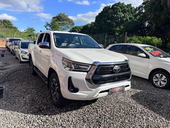 TOYOTA HILUX 2.8 D-4D TURBO DIESEL CD SRX 4X4 AUTOMÁTICO